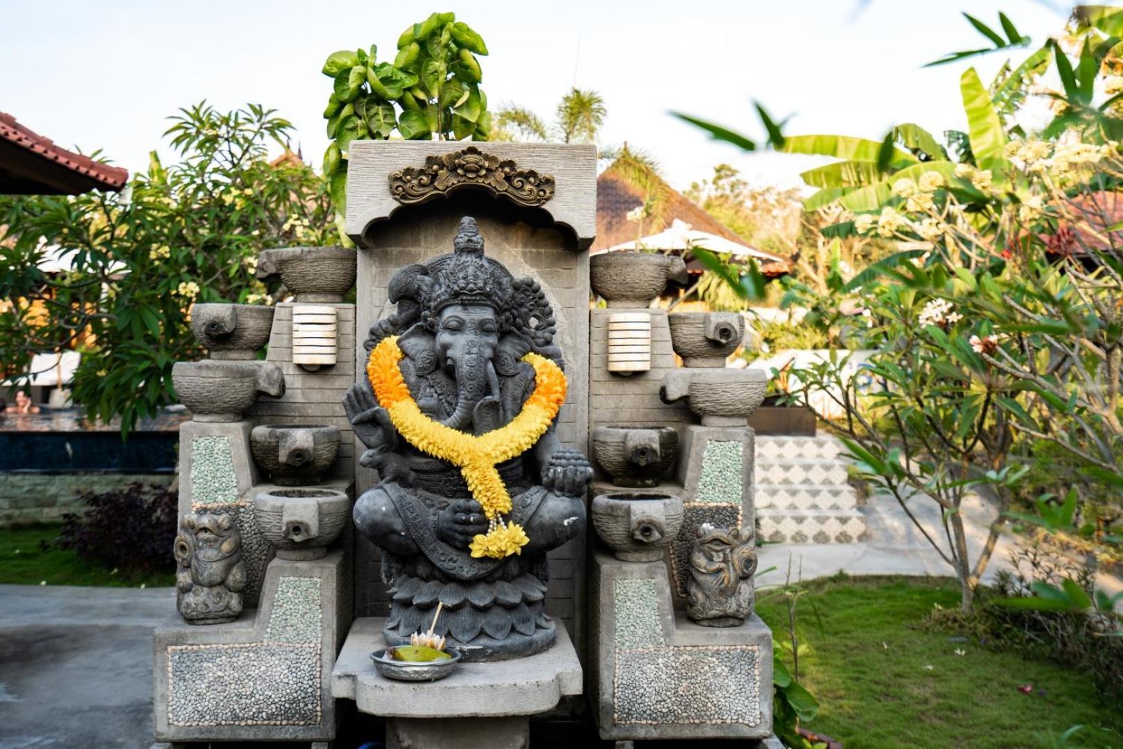 Karang Mas Lembongan Hotel Exterior photo